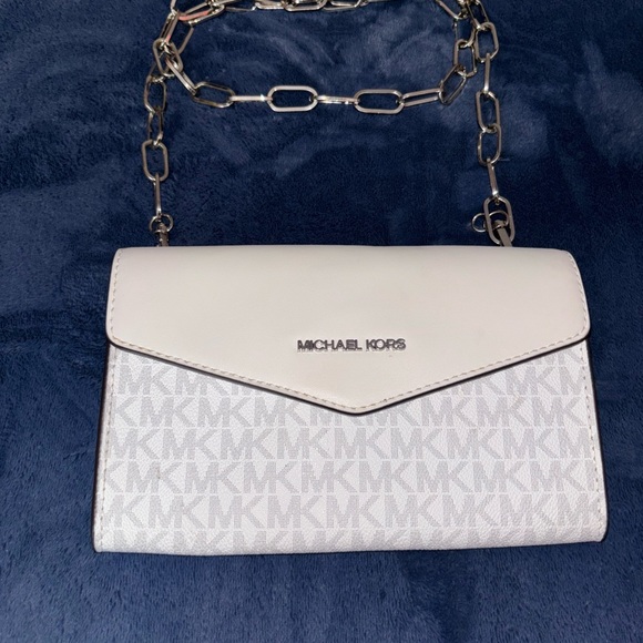 Michael Kors White and Silver crossbody - Picture 1 of 15